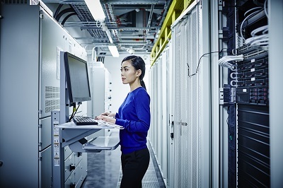 Data_Center_woman